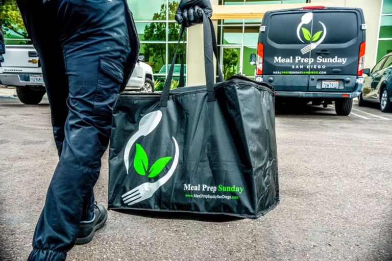 Customer carrying an insulated Meal Prep Sunday delivery bag