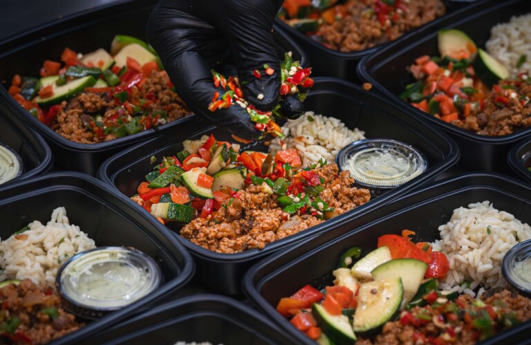 Transparent menu that states all ingredients in meal prep.