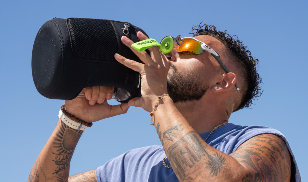 Meal Prep Sunday provides accessories in addition to meal such as water bottles.