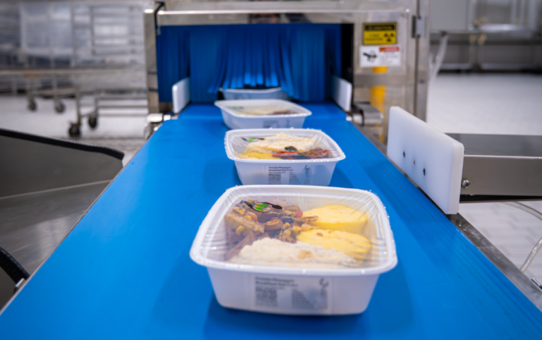 Recyclable materials that make up the packaging of meal prep encourages a more environmentally-friendly approach.