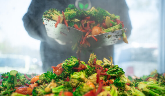 Roasted broccoli, red pepper, and tomato vegetables, the kind to look for when comparing a plant based meal delivery service